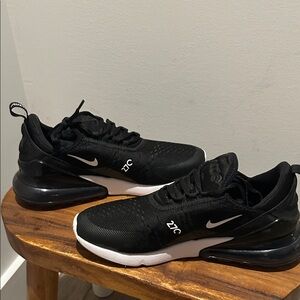 Nike Air Max 270 Black and White mens size 8.5 W 10